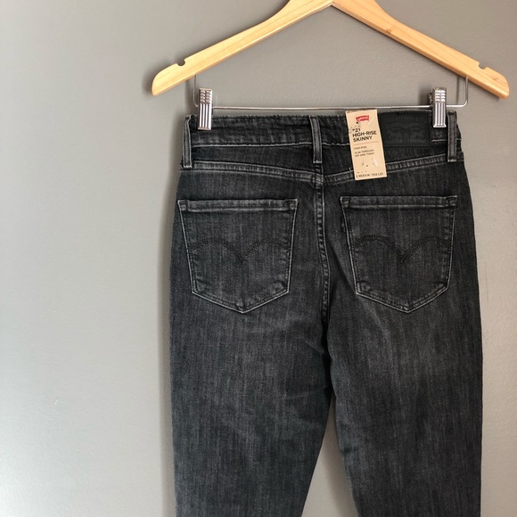 Levi’s 721 High Rise Black Distressed Skinny Jeans - Picture 7 of 10